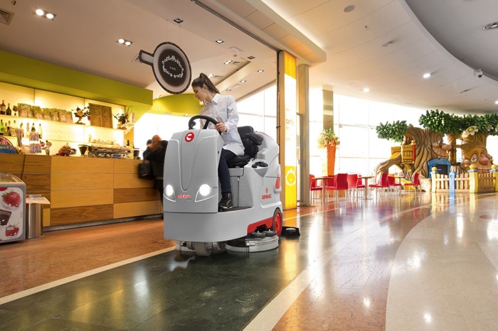 Поломоечная машина с сиденьем Comac Optima 100 B — изображение 3
